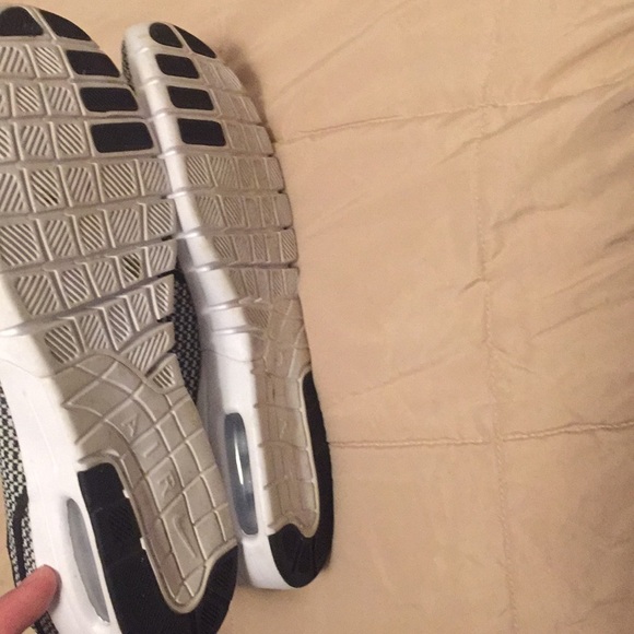 Ike new nikes size 7 - Picture 3 of 3